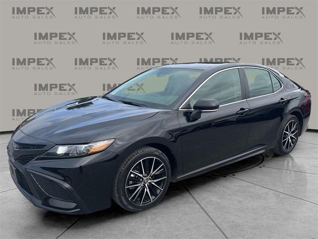 Photo of 2024 Midnight Black Metallic Toyota Camry