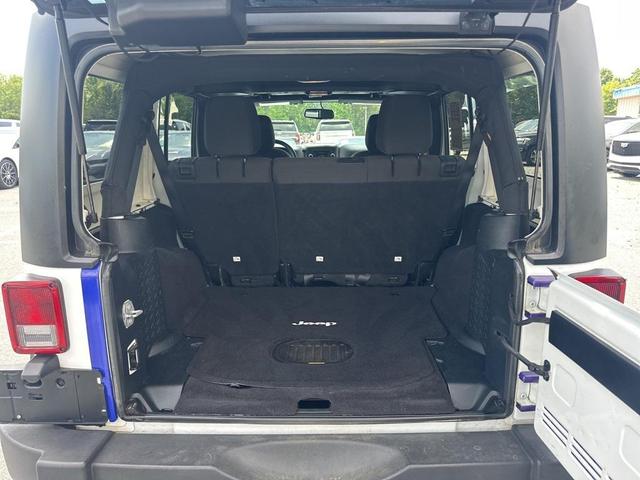 Photo of 2016 Bright White Clearcoat Jeep Wrangler Unlimited