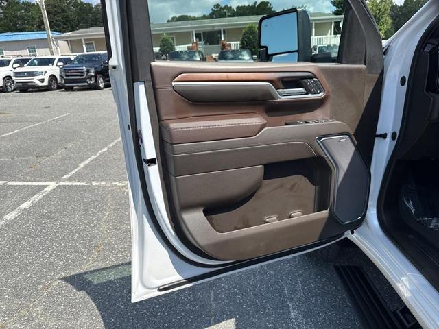 Photo of 2024 White Frost GMC Sierra 3500
