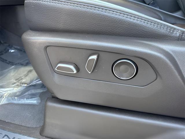 Photo of 2024 White Frost GMC Sierra 3500