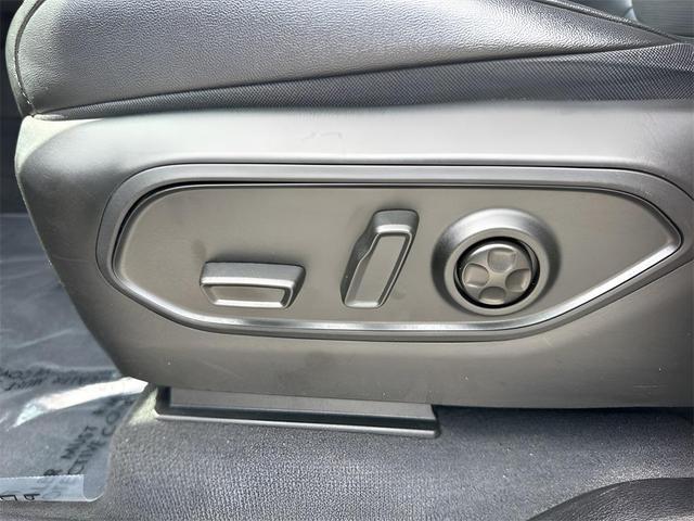 Photo of 2024 Diamond Black Crystal Pearlcoat Jeep Grand Cherokee