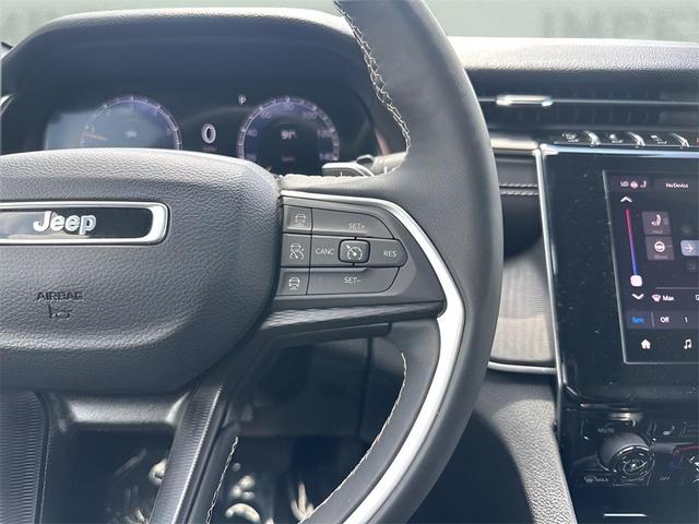 Photo of 2024 Diamond Black Crystal Pearlcoat Jeep Grand Cherokee