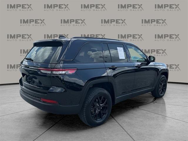 Photo of 2024 Diamond Black Crystal Pearlcoat Jeep Grand Cherokee