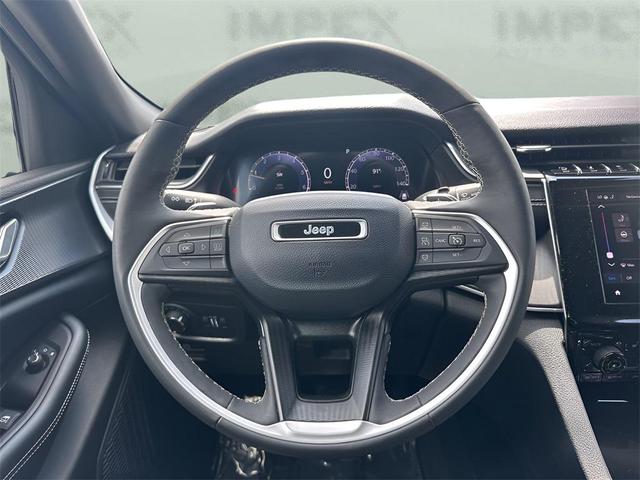 Photo of 2024 Diamond Black Crystal Pearlcoat Jeep Grand Cherokee