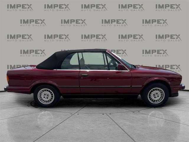 Photo of 1990 Burgundy BMW 325