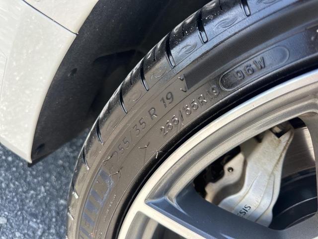 Photo of 2025 Vatna Gray Genesis G70