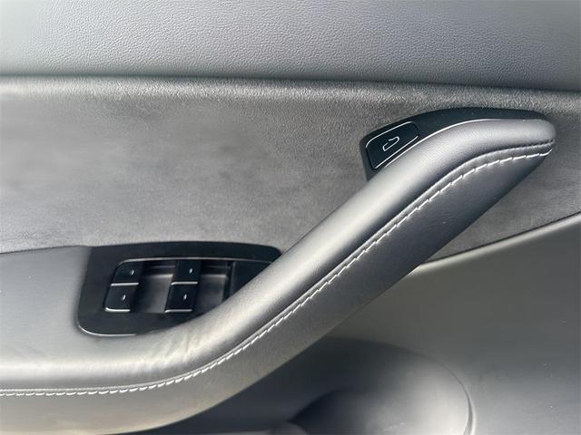 Photo of 2021 Gray Tesla Model Y