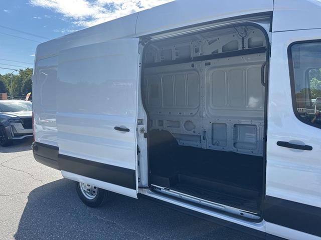 Photo of 2023 Oxford White Ford Transit-350
