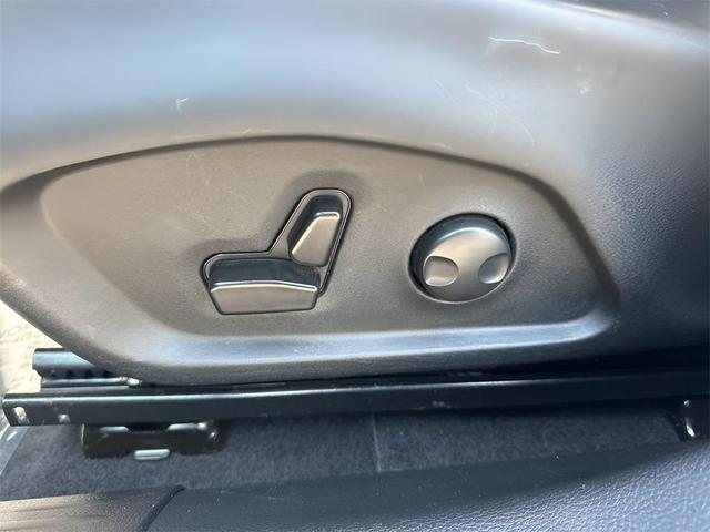 Photo of 2024 Black Clearcoat Jeep Compass