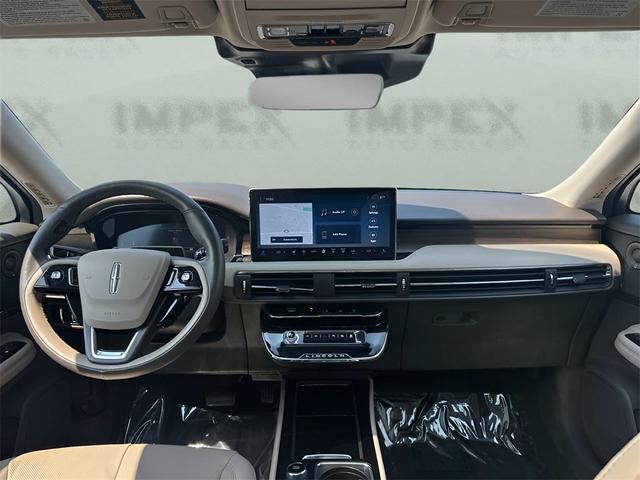 Photo of 2023 Pristine White Metallic Tri-Coat Lincoln Corsair