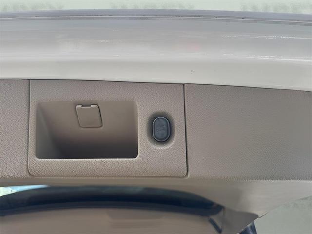 Photo of 2015 Summit White Chevrolet Tahoe