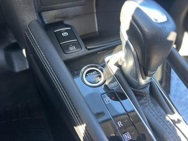 Photo of 2021 Boulder Gray Pearl Nissan Kicks