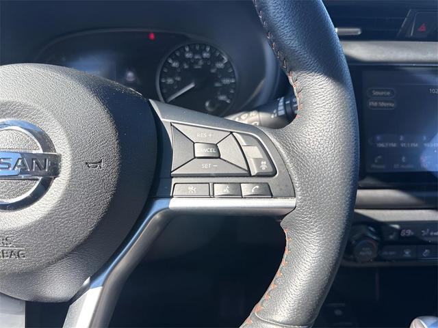 Photo of 2021 Boulder Gray Pearl Nissan Kicks
