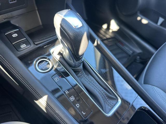 Photo of 2021 Boulder Gray Pearl Nissan Kicks