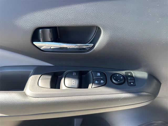 Photo of 2021 Boulder Gray Pearl Nissan Kicks