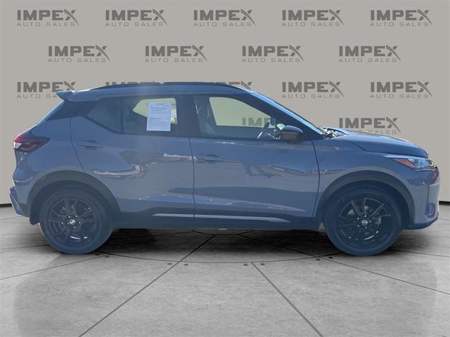 Photo of 2021 Boulder Gray Pearl Nissan Kicks