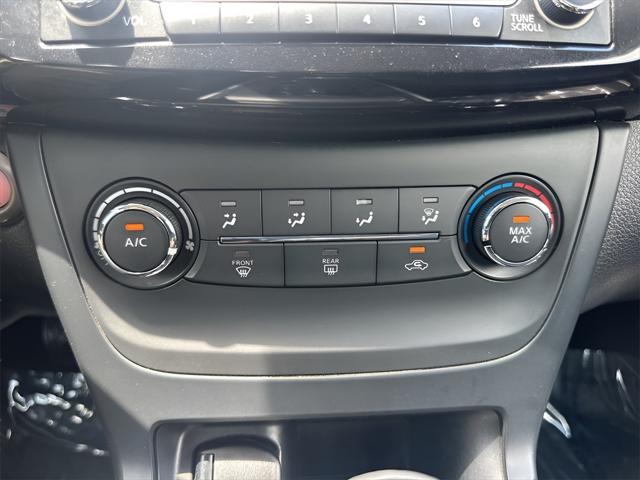 Photo of 2017 Super Black Nissan Sentra