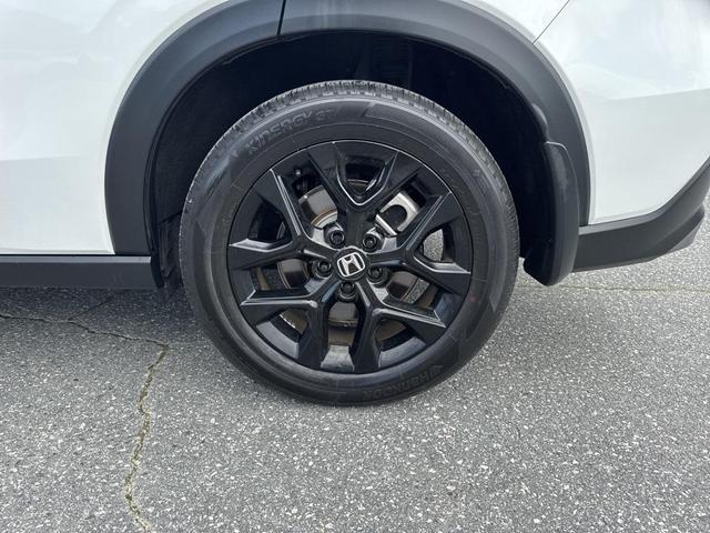 Photo of 2023 Platinum White Pearl Honda HR-V