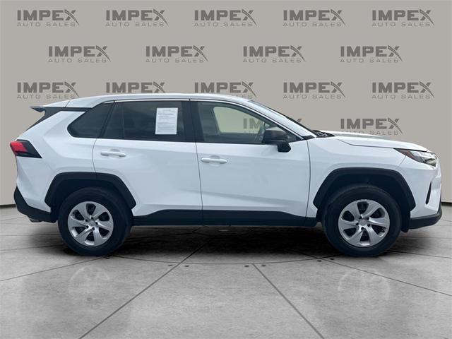 Photo of 2024 Ice Cap Toyota RAV4