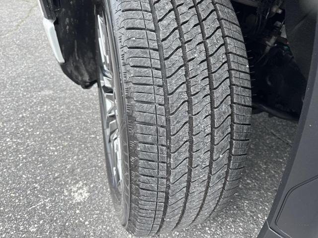 Photo of 2023 White Frost Tricoat GMC Sierra 1500