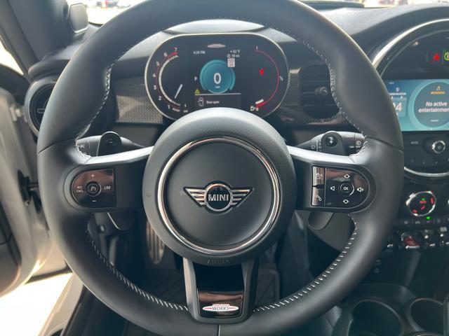 Photo of 2024 White Metallic MINI Hardtop