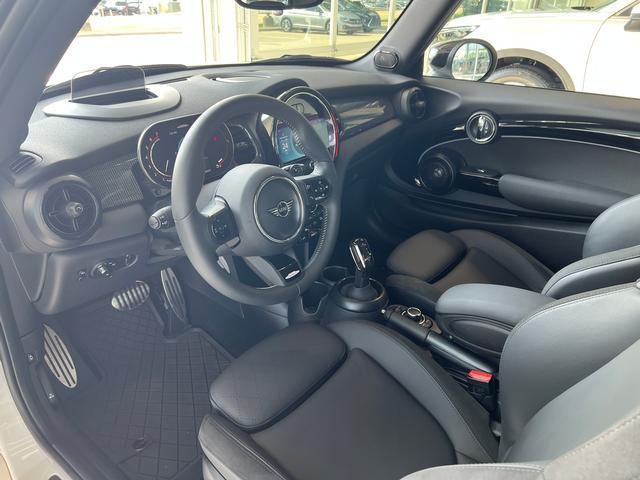 Photo of 2024 White Metallic MINI Hardtop