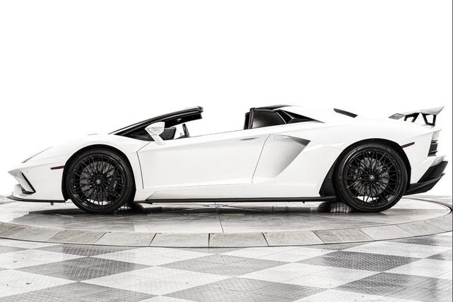 Photo of 2019 Bianco Opalis Lamborghini Aventador S