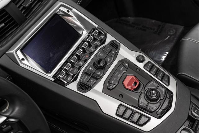 Photo of 2019 Bianco Opalis Lamborghini Aventador S