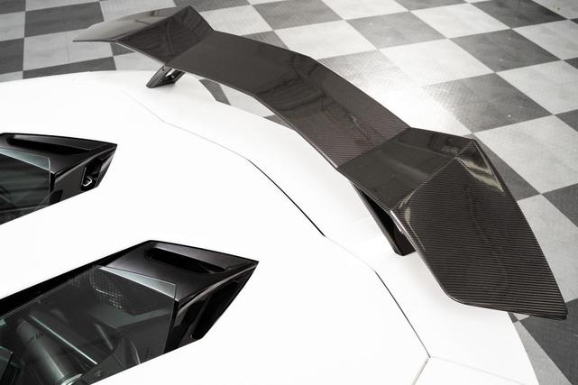 Photo of 2019 Bianco Opalis Lamborghini Aventador S