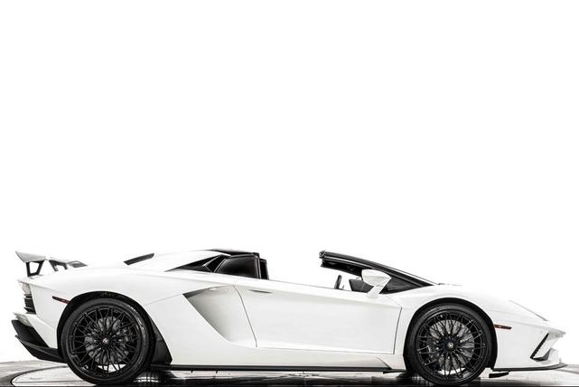 Photo of 2019 Bianco Opalis Lamborghini Aventador S
