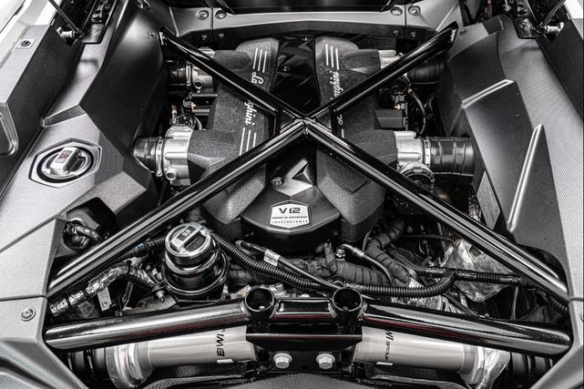 Photo of 2019 Bianco Opalis Lamborghini Aventador S
