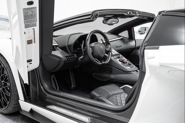Photo of 2019 Bianco Opalis Lamborghini Aventador S