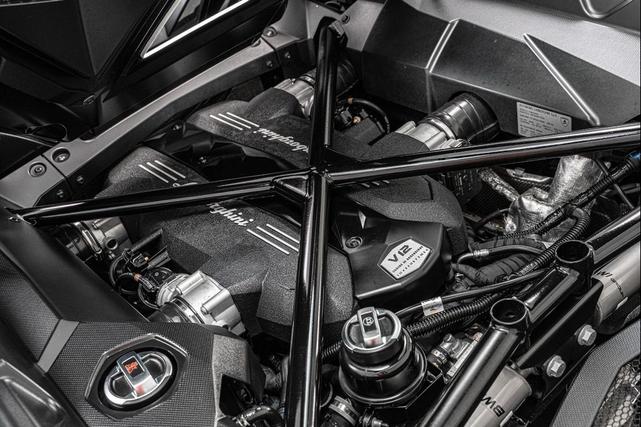 Photo of 2019 Bianco Opalis Lamborghini Aventador S