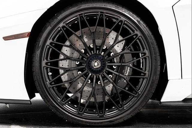 Photo of 2019 Bianco Opalis Lamborghini Aventador S