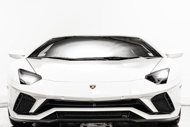 Photo of 2019 Bianco Opalis Lamborghini Aventador S