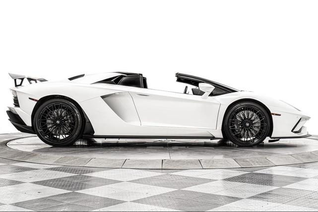 Photo of 2019 Bianco Opalis Lamborghini Aventador S
