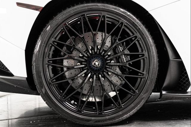 Photo of 2019 Bianco Opalis Lamborghini Aventador S