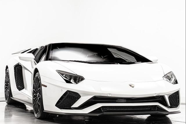 Photo of 2019 Bianco Opalis Lamborghini Aventador S