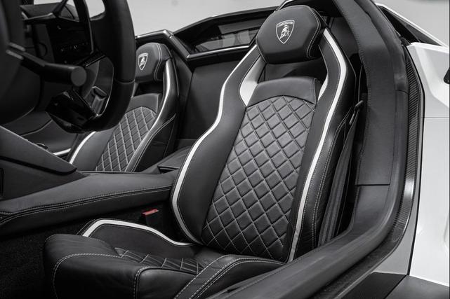 Photo of 2019 Bianco Opalis Lamborghini Aventador S
