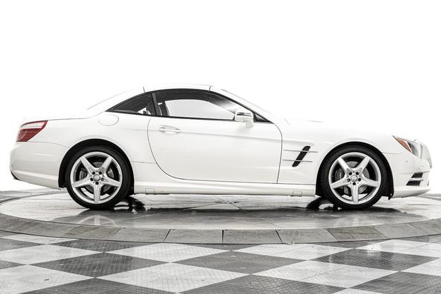 Photo of 2016 designo Diamond White Metallic Mercedes-Benz SL 550