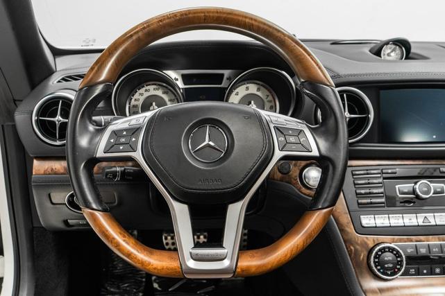 Photo of 2016 designo Diamond White Metallic Mercedes-Benz SL 550
