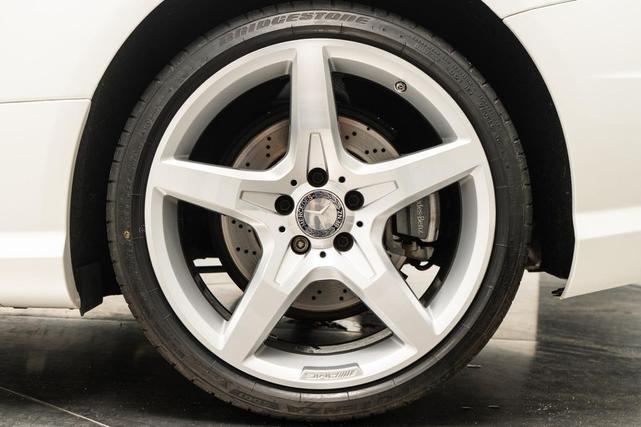 Photo of 2016 designo Diamond White Metallic Mercedes-Benz SL 550