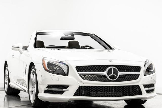 Photo of 2016 designo Diamond White Metallic Mercedes-Benz SL 550
