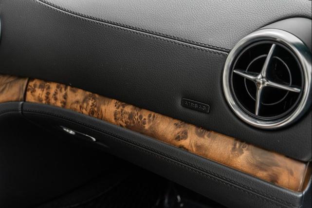 Photo of 2016 designo Diamond White Metallic Mercedes-Benz SL 550