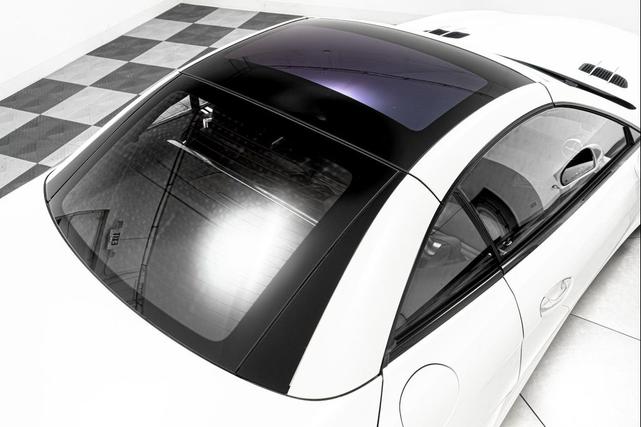 Photo of 2016 designo Diamond White Metallic Mercedes-Benz SL 550