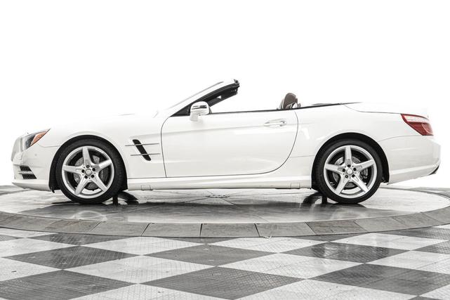 Photo of 2016 designo Diamond White Metallic Mercedes-Benz SL 550