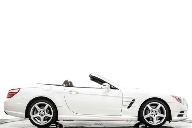 Photo of 2016 designo Diamond White Metallic Mercedes-Benz SL 550