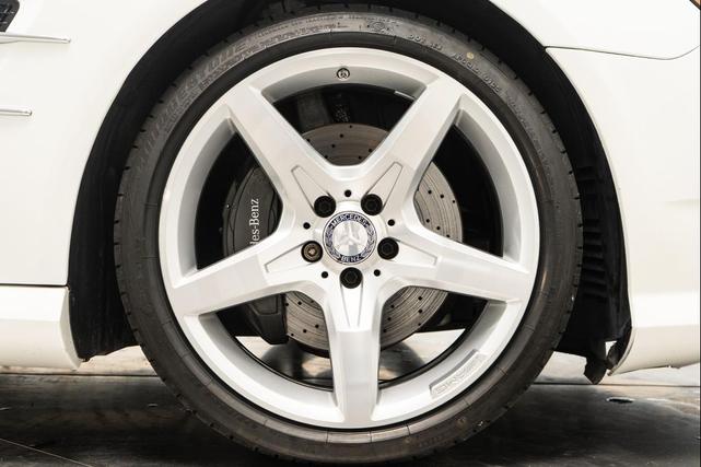 Photo of 2016 designo Diamond White Metallic Mercedes-Benz SL 550