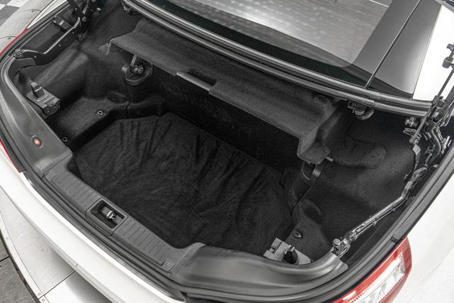 Photo of 2016 designo Diamond White Metallic Mercedes-Benz SL 550