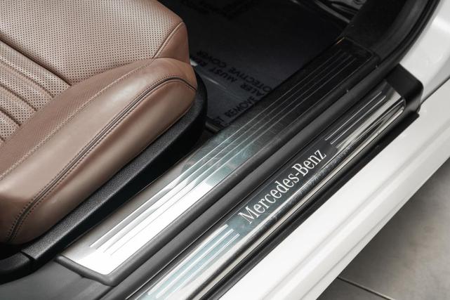 Photo of 2016 designo Diamond White Metallic Mercedes-Benz SL 550